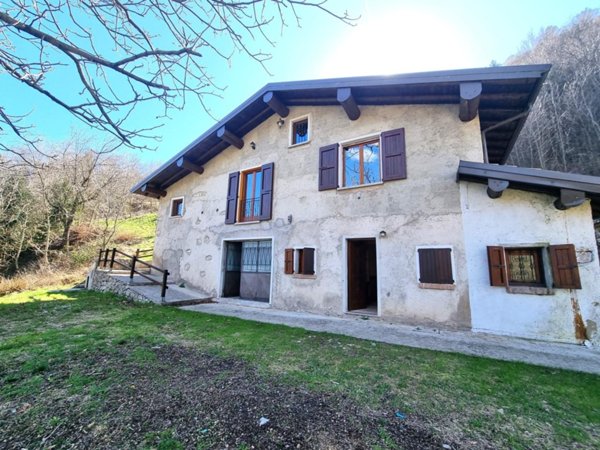 casa indipendente in vendita a Pertica Bassa in zona Avenone