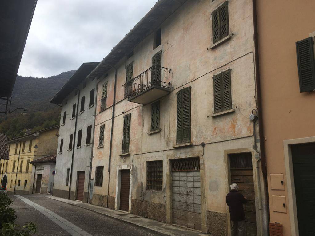 casa indipendente in vendita a Pezzaze in zona Lavone