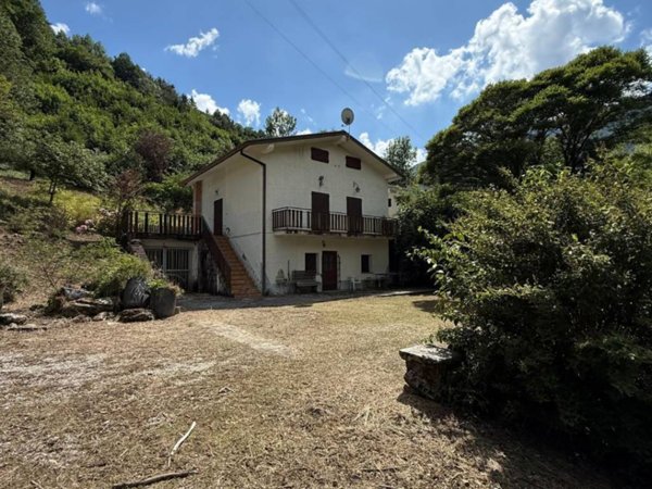 casa indipendente in vendita a Pezzaze