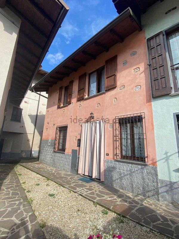 casa indipendente in vendita a Pezzaze in zona Stravignino