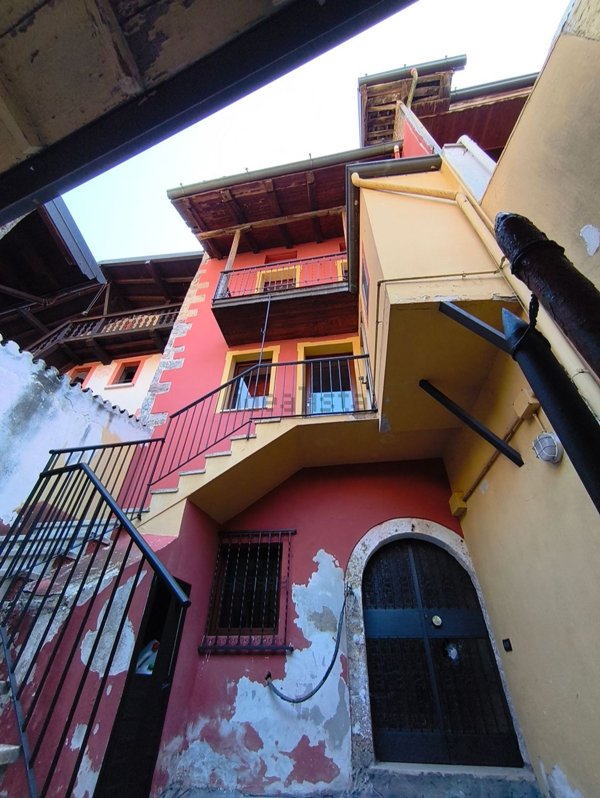 casa indipendente in vendita a Pezzaze in zona Lavone