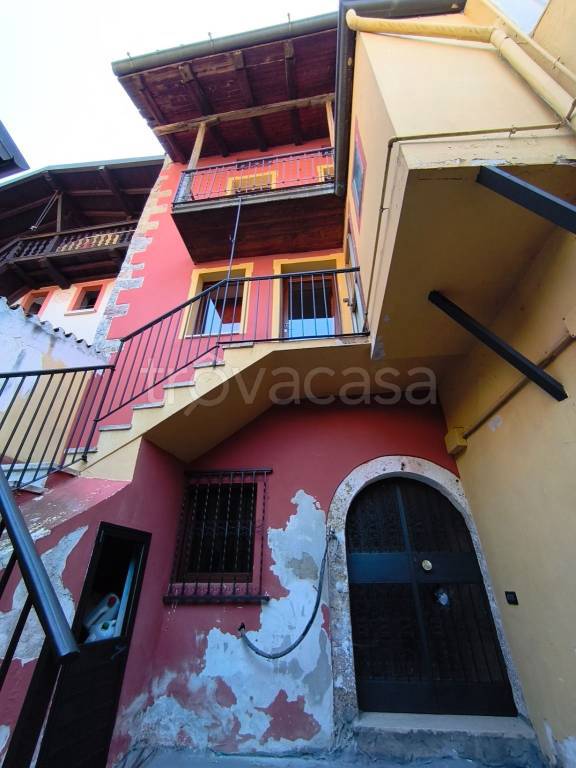 casa indipendente in vendita a Pezzaze in zona Lavone