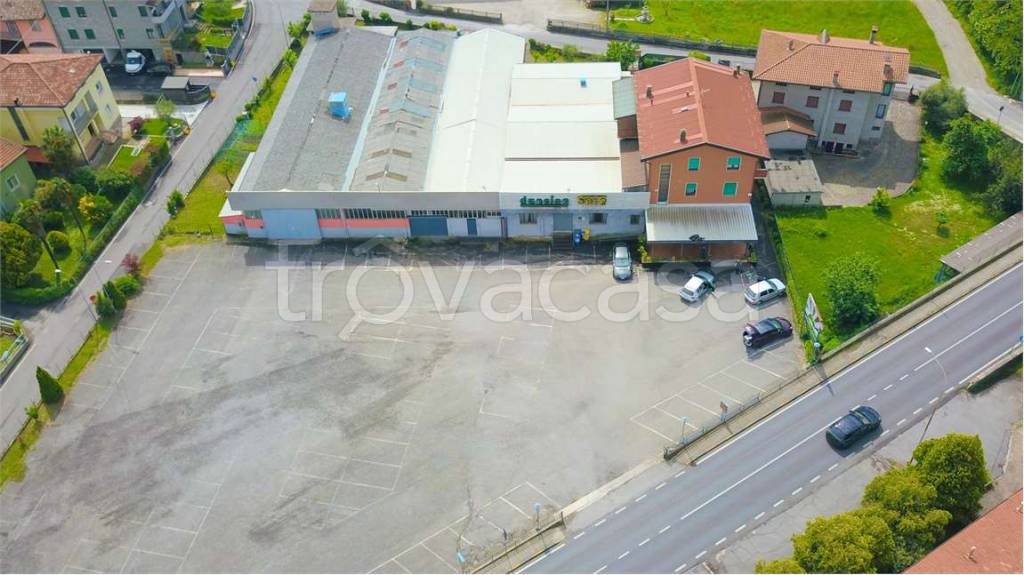 locale commerciale in vendita a Pian Camuno