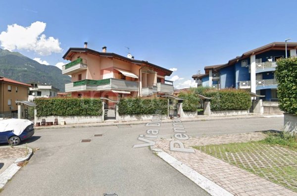 locale commerciale in vendita a Pian Camuno