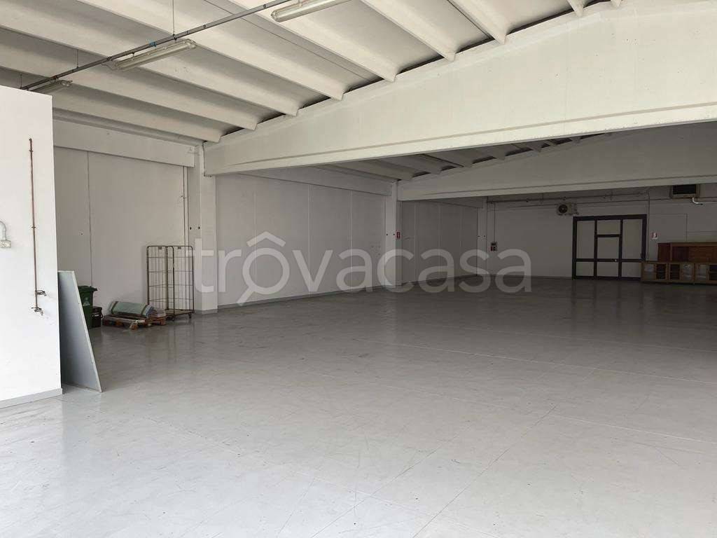 locale commerciale in vendita a Pian Camuno