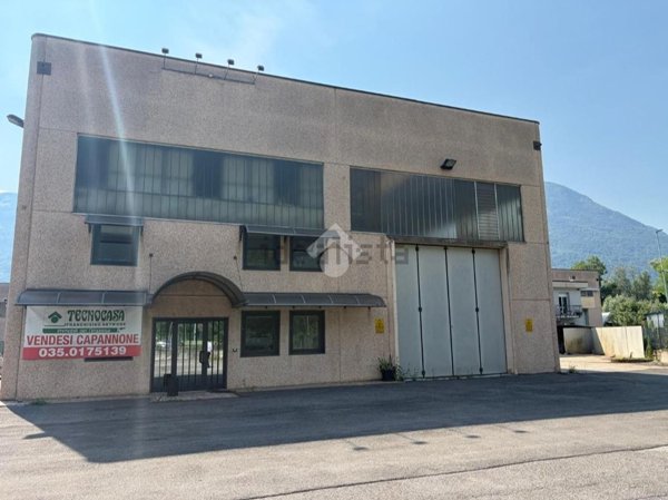 locale commerciale in vendita a Pian Camuno in zona Beata