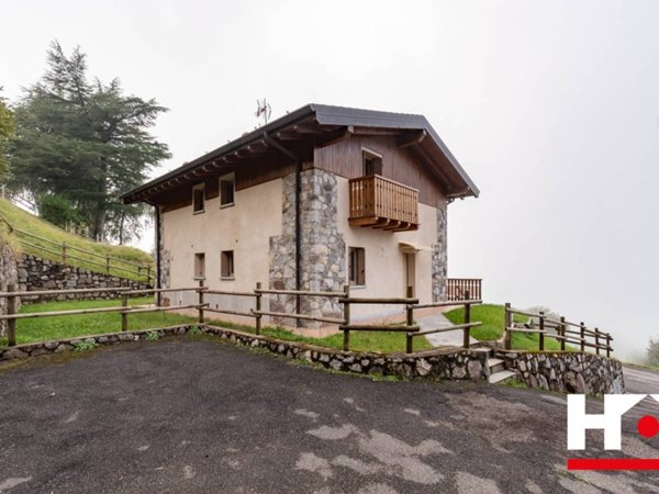 casa indipendente in vendita a Pisogne in zona Grignaghe