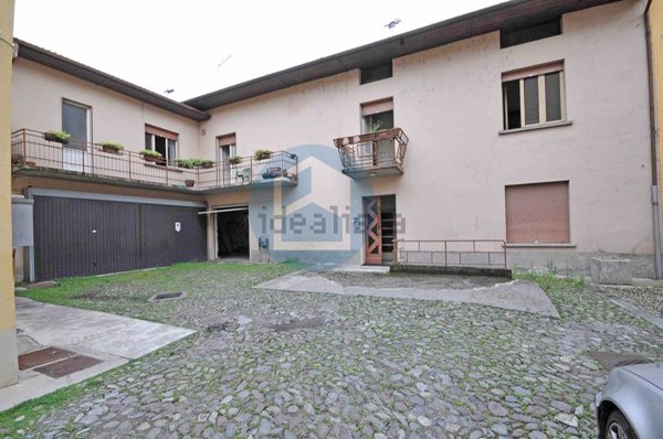 casa indipendente in vendita a Pisogne in zona Gratacasolo