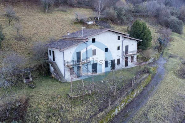 casa semindipendente in vendita a Pisogne in zona Toline