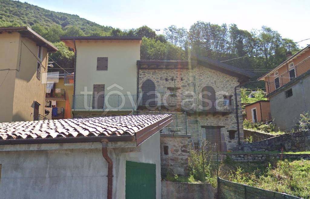 casa indipendente in vendita a Pisogne