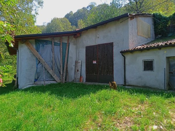 casa indipendente in vendita a Pisogne in zona Fraine