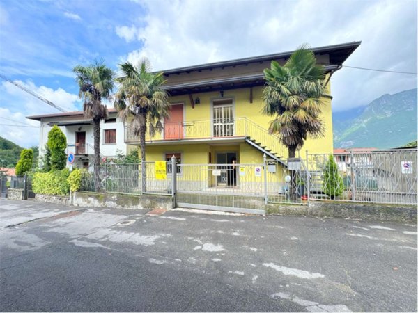 casa indipendente in vendita a Pisogne in zona Gratacasolo