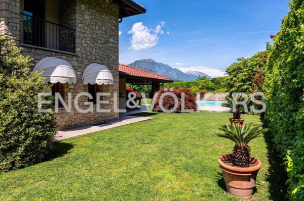casa indipendente in vendita a Pisogne in zona Gratacasolo