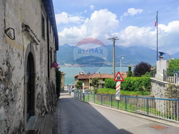 casa indipendente in vendita a Pisogne in zona Toline
