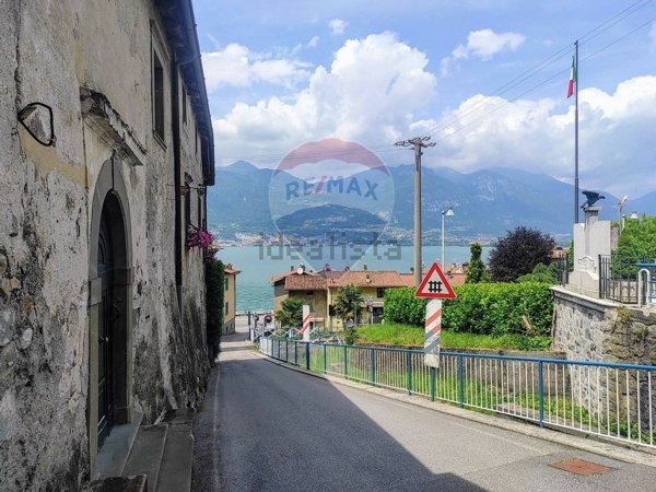 casa indipendente in vendita a Pisogne in zona Toline