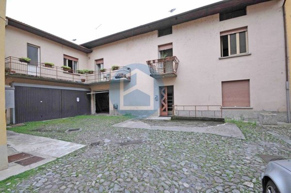 casa indipendente in vendita a Pisogne in zona Gratacasolo