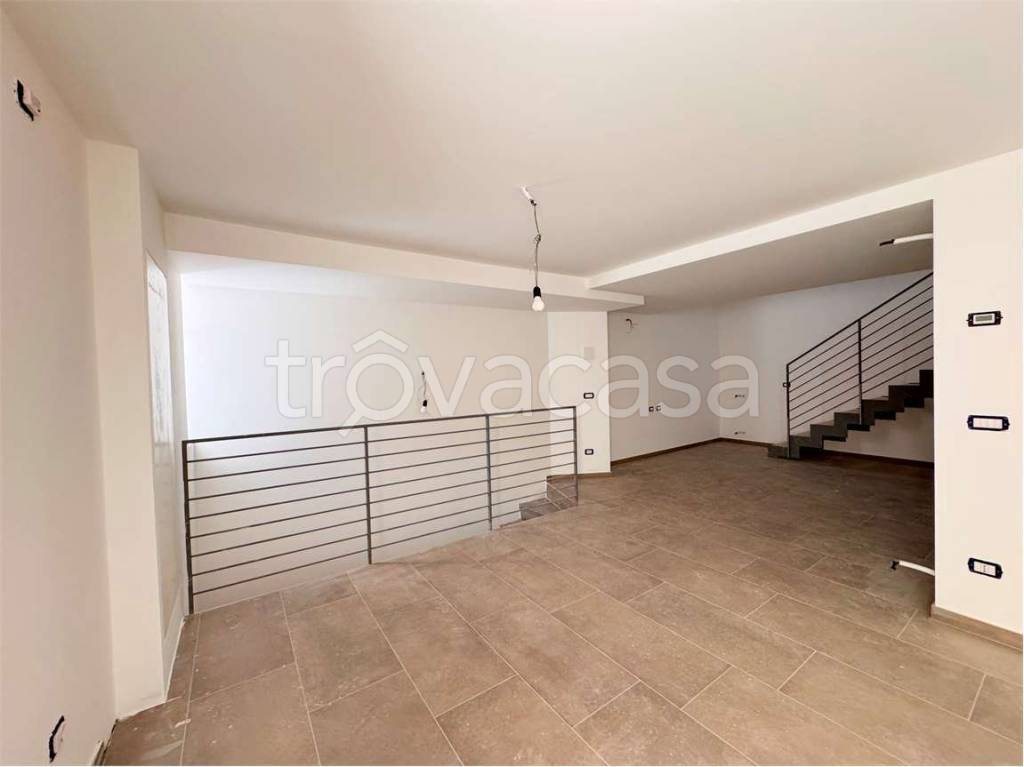 casa indipendente in vendita a Pisogne in zona Gratacasolo