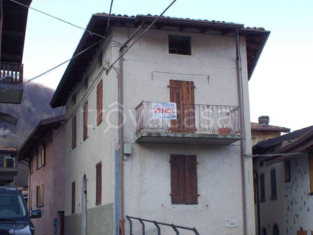 casa indipendente in vendita a Pisogne in zona Fraine