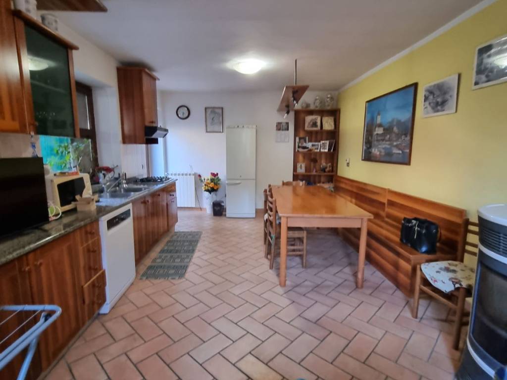appartamento in vendita a Pisogne in zona Toline