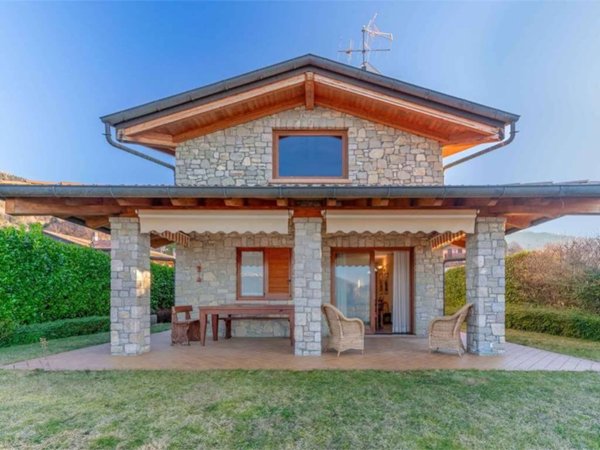 casa indipendente in vendita a Pisogne in zona Grignaghe