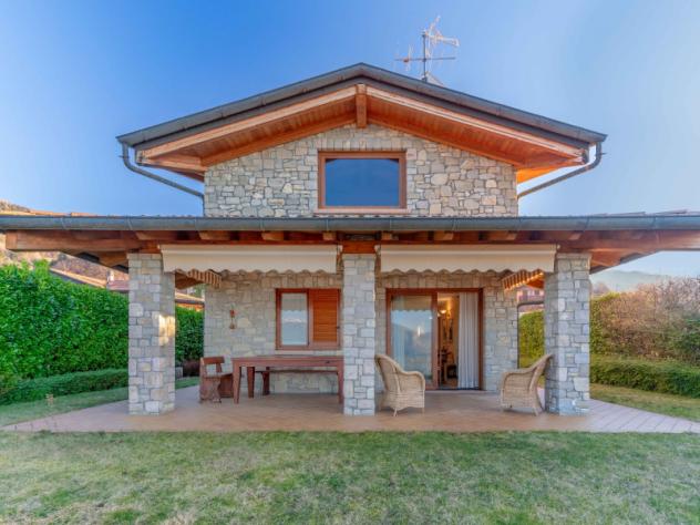 casa indipendente in vendita a Pisogne in zona Grignaghe