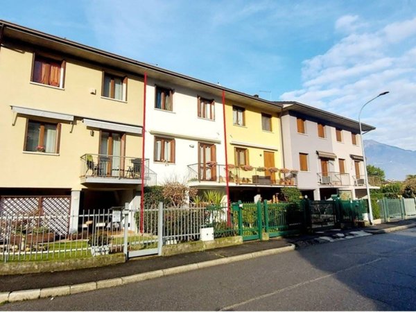 casa indipendente in vendita a Pisogne