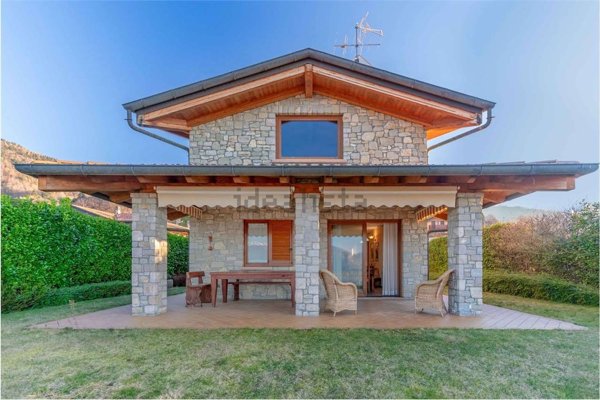 casa indipendente in vendita a Pisogne in zona Grignaghe