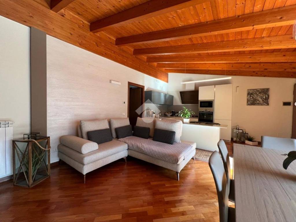 appartamento in vendita a Pisogne in zona Gratacasolo