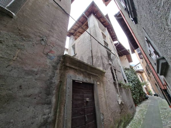 casa indipendente in vendita a Pisogne in zona Govine