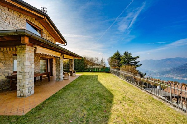 casa indipendente in vendita a Pisogne in zona Grignaghe