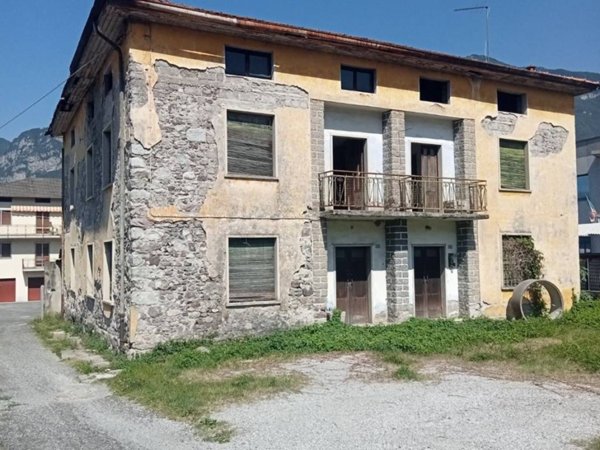 casa indipendente in vendita a Pisogne in zona Gratacasolo