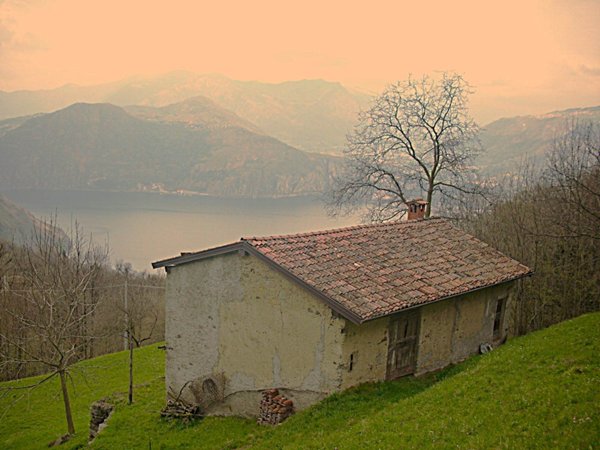 casale in vendita a Pisogne in zona Toline