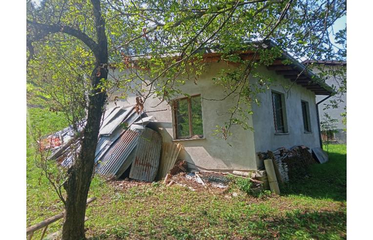 casa indipendente in vendita a Pisogne in zona Fraine