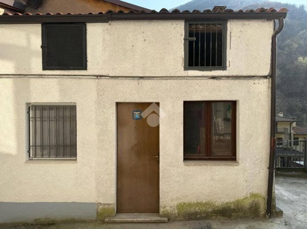 casa indipendente in vendita a Polaveno in zona Gombio