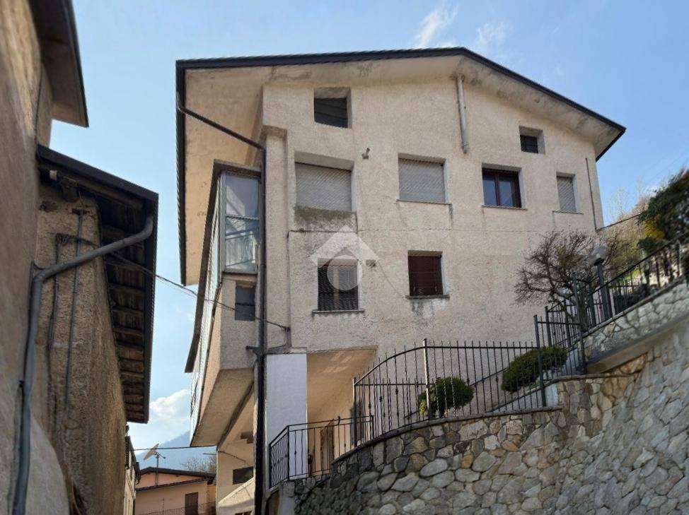 casa indipendente in vendita a Polaveno in zona Gombio