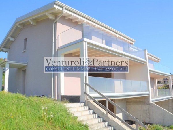 casa indipendente in vendita a Polpenazze del Garda