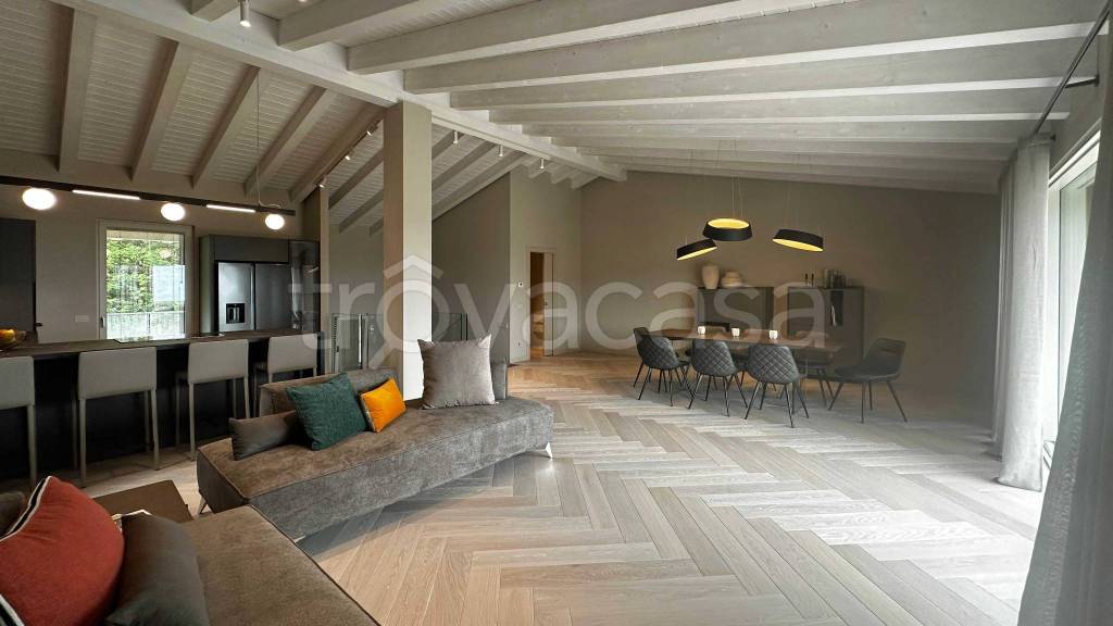 casa indipendente in vendita a Polpenazze del Garda