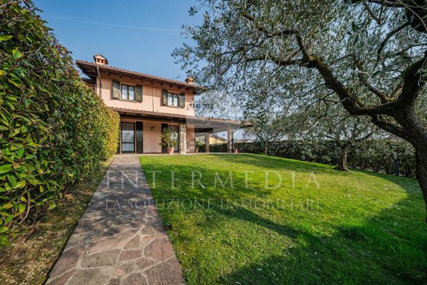 casa indipendente in vendita a Polpenazze del Garda