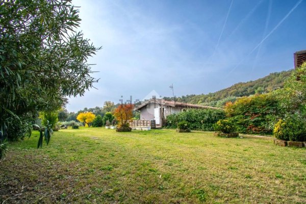 casa indipendente in vendita a Polpenazze del Garda in zona Castelletto