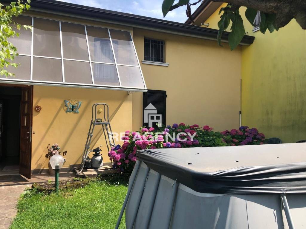 casa indipendente in vendita a Polpenazze del Garda