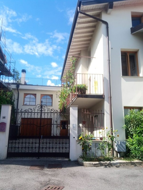 casa indipendente in vendita a Polpenazze del Garda in zona Picedo