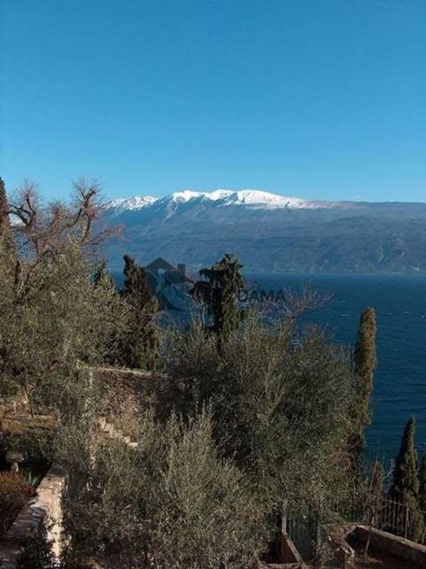 casa indipendente in vendita a Polpenazze del Garda