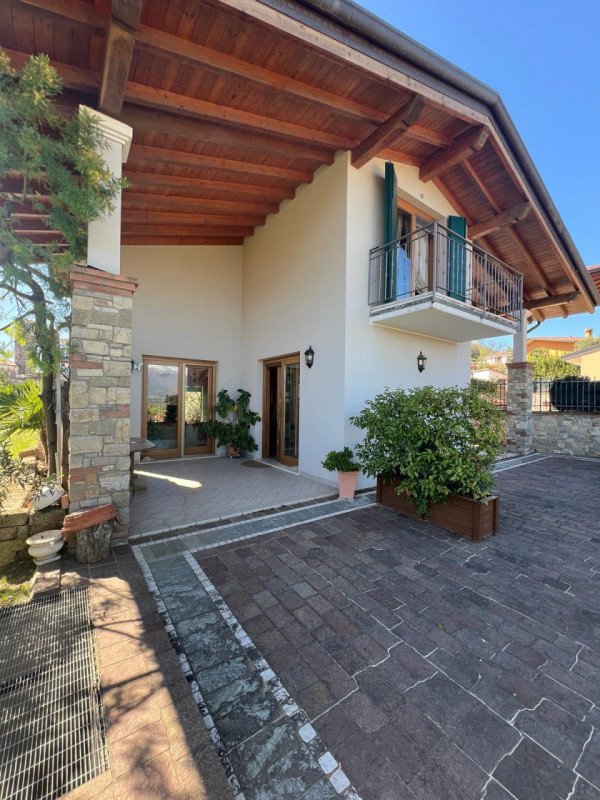casa indipendente in vendita a Polpenazze del Garda in zona Picedo