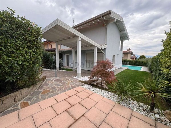 casa indipendente in vendita a Polpenazze del Garda in zona Fontanelle