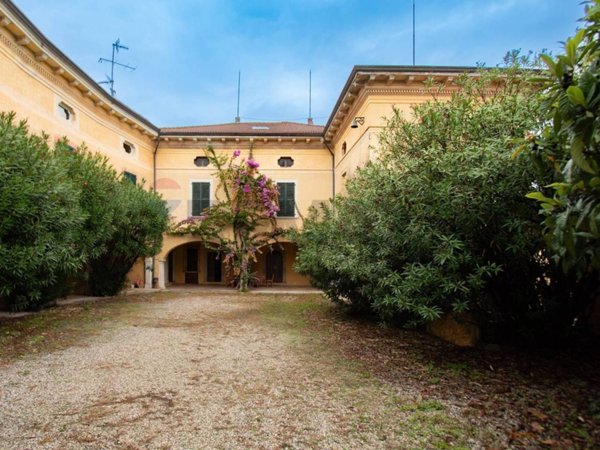 villa in vendita a Polpenazze del Garda in zona Picedo