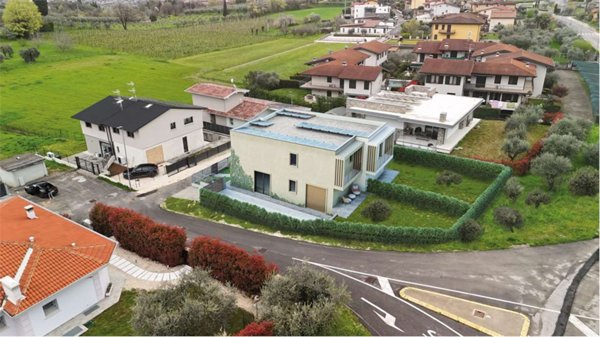 casa indipendente in vendita a Polpenazze del Garda in zona Fontanelle