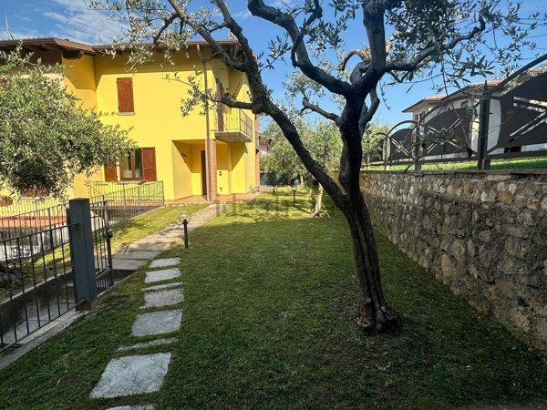 casa indipendente in vendita a Polpenazze del Garda in zona Fontanelle