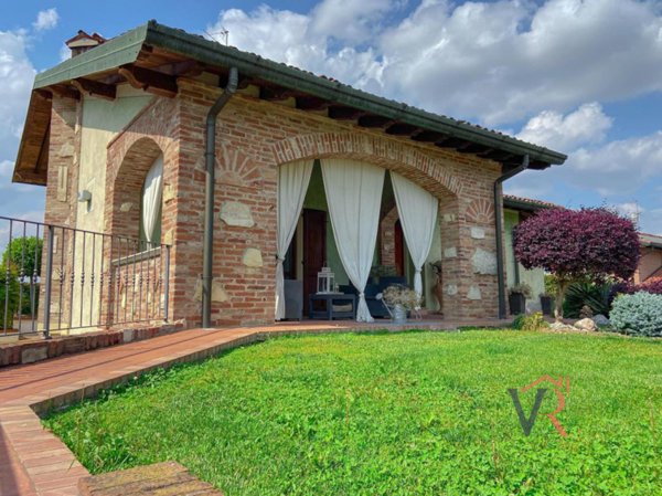 casa indipendente in vendita a Pompiano