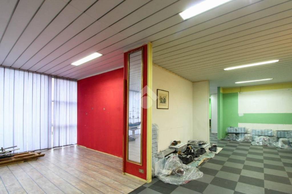 locale commerciale in vendita a Pompiano