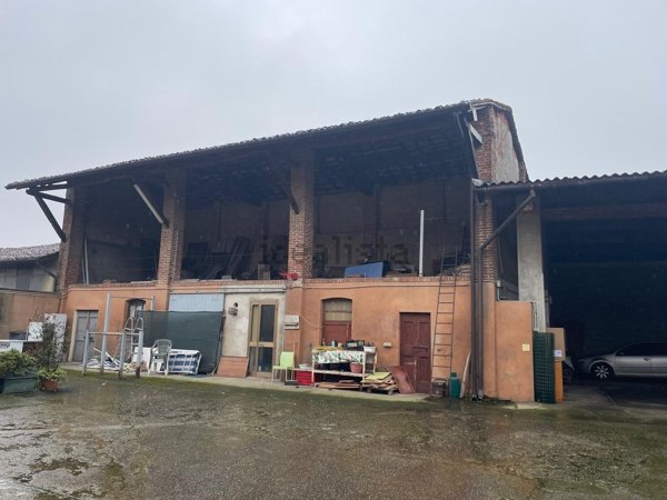 locale di sgombero in vendita a Pompiano